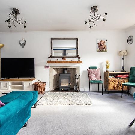 Charming 2 Bedroom Flat In The Heart Of Kirriemuir Esterno foto