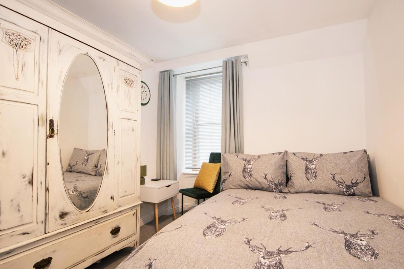 Charming 2 Bedroom Flat In The Heart Of Kirriemuir Esterno foto